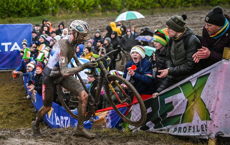 Fans Enjoy Thrilling Day Of Racing At UCI Cyclo-cross World Cup Dublin  